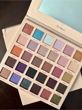 Blend Bunny Cosmetics The Dollhouse Palette